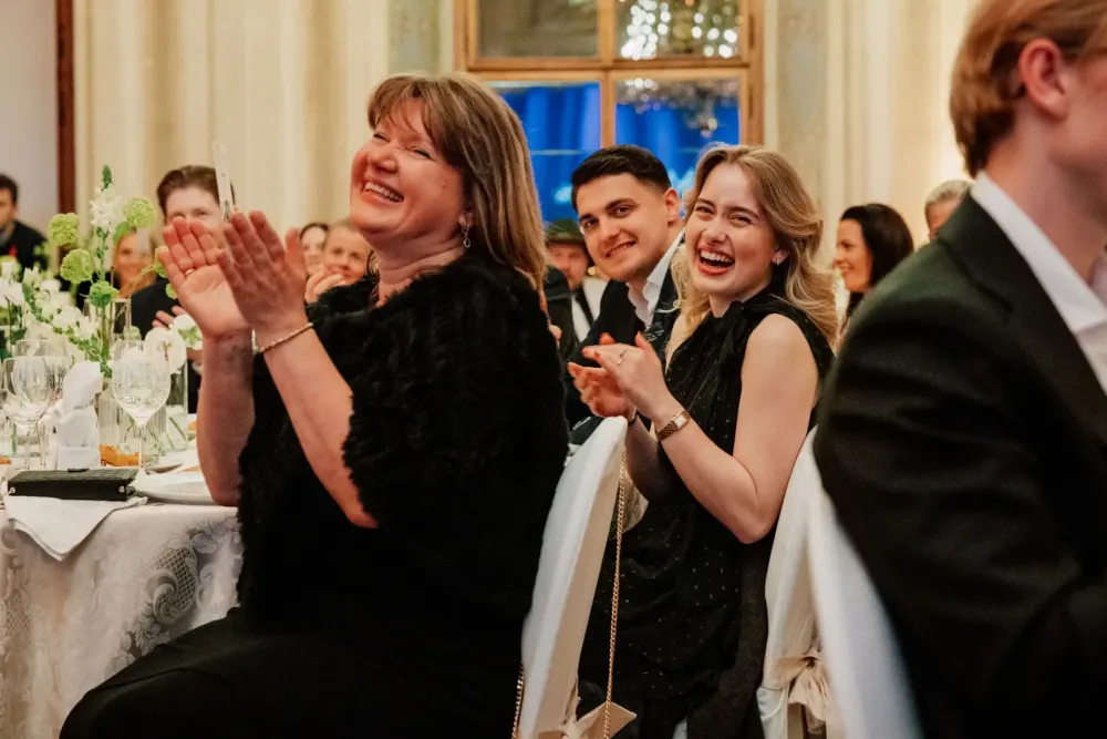 Applaus under en samling